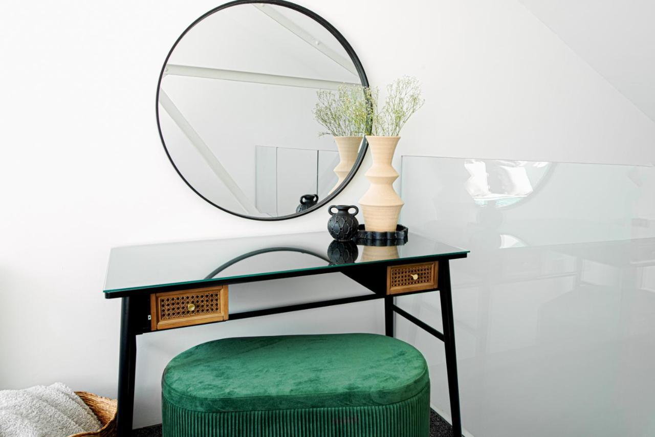 Rwy Suite48 Luxury Suite With Optional Parking Плимът Екстериор снимка